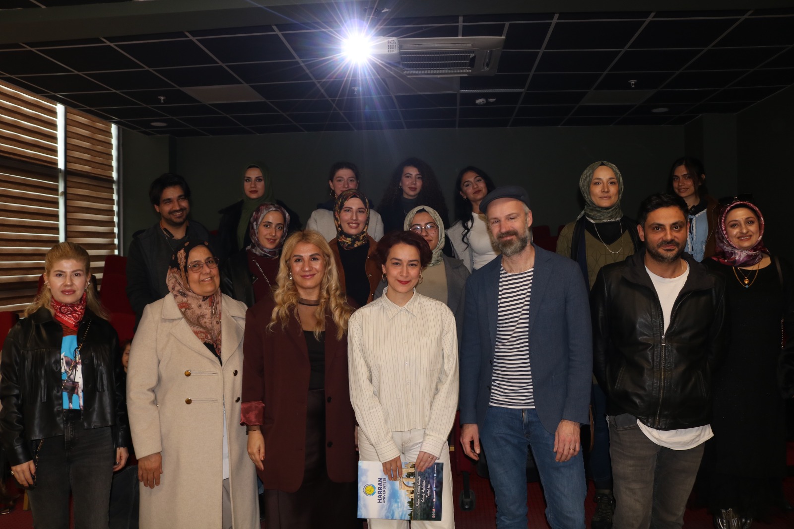 SANATÇI-EĞİTMEN KÜBRA MÜJDE BRAUN İLE SANAT VE KÜLTÜRLERARASI ETKİLEŞİM ÜZERİNE KONUŞULDU